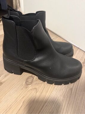 Jtelle Black Chelsea Lug Sole Ankle Boots Size 12 Pull-On Platform